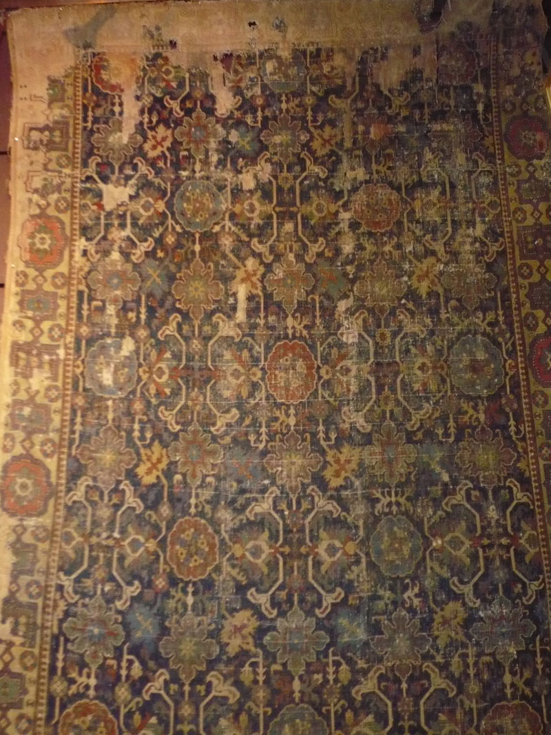 Traditional patterned rug available for sale, item 1
